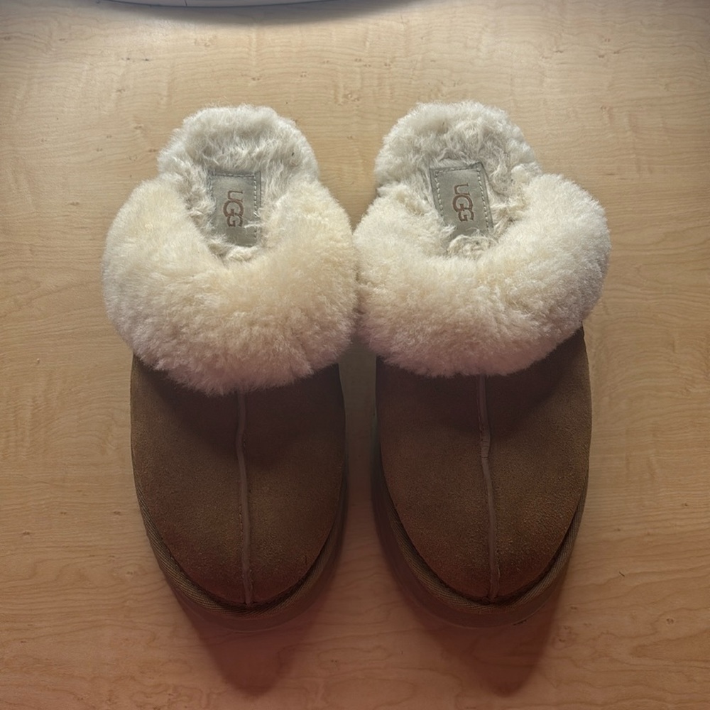 UGG Disquette Chestnut Brown Sheepskin Clog Slippers with Cream Shearling